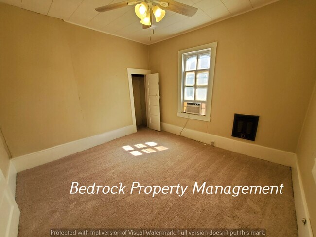 Foto del edificio - 517 12th Ave NW