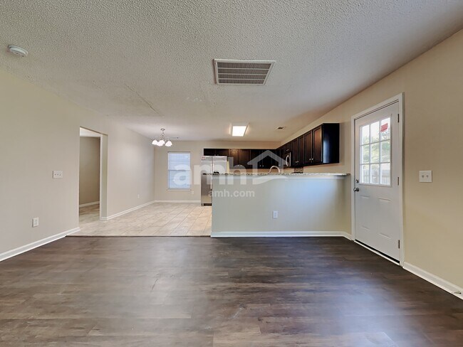 Foto del edificio - 2030 Clipstone Dr