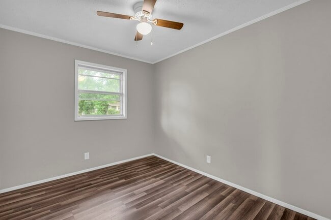 Building Photo - 405 Summerhaven Dr