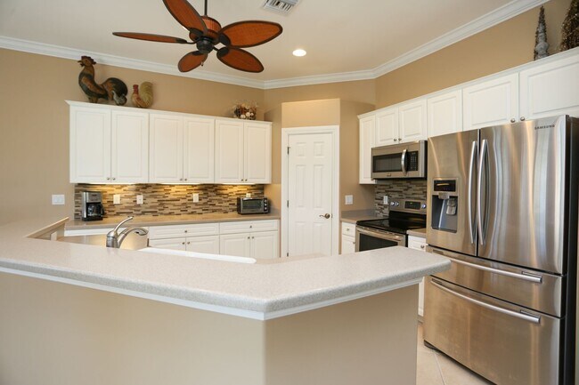 Building Photo - Seasonal Property Available