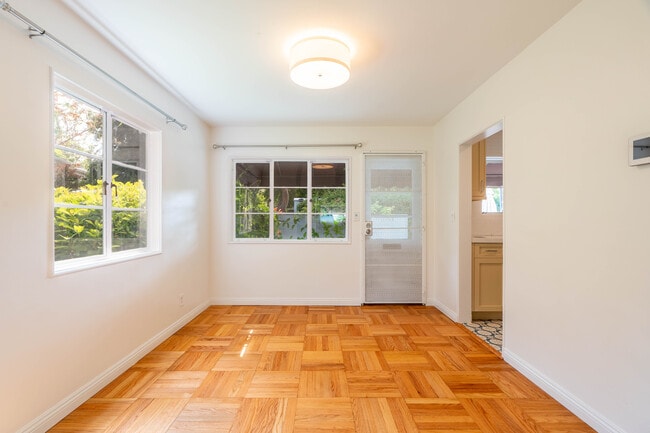 Foto del edificio - 5161 Village Grn