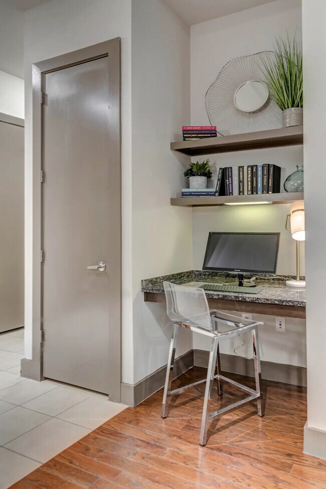 Building Photo - 1 Month Free on a 2/2 in Central Houston!