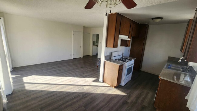 Building Photo - 11271 Otsego St