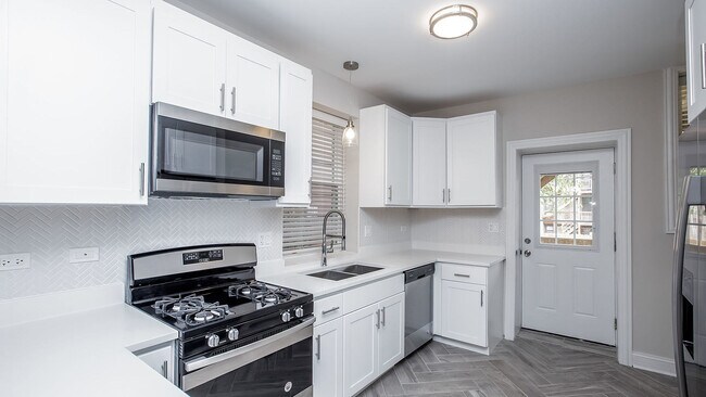 Foto del edificio - 2648 W Lunt Ave