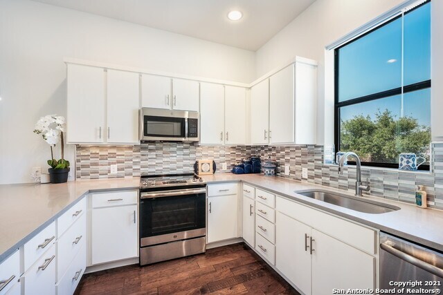 Building Photo - 303 W Cypress St