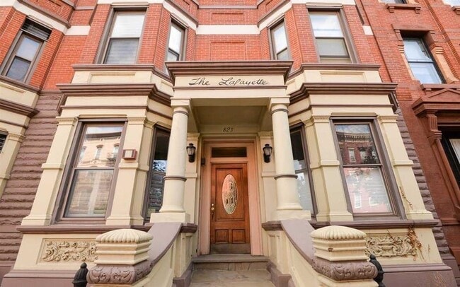 Building Photo - 825 Washington St