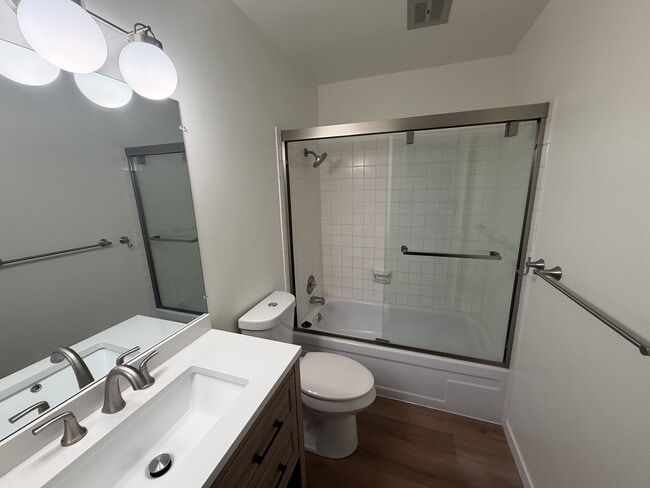 Building Photo - 8235 La Riviera Dr