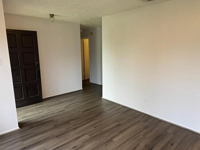 Building Photo - 16818 Nina Dr