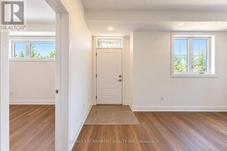 Building Photo - 86 Poulette St