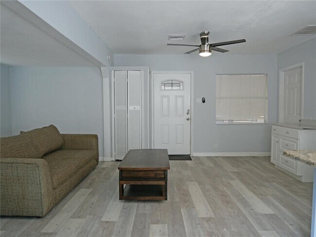Foto del edificio - 3901 31st St N