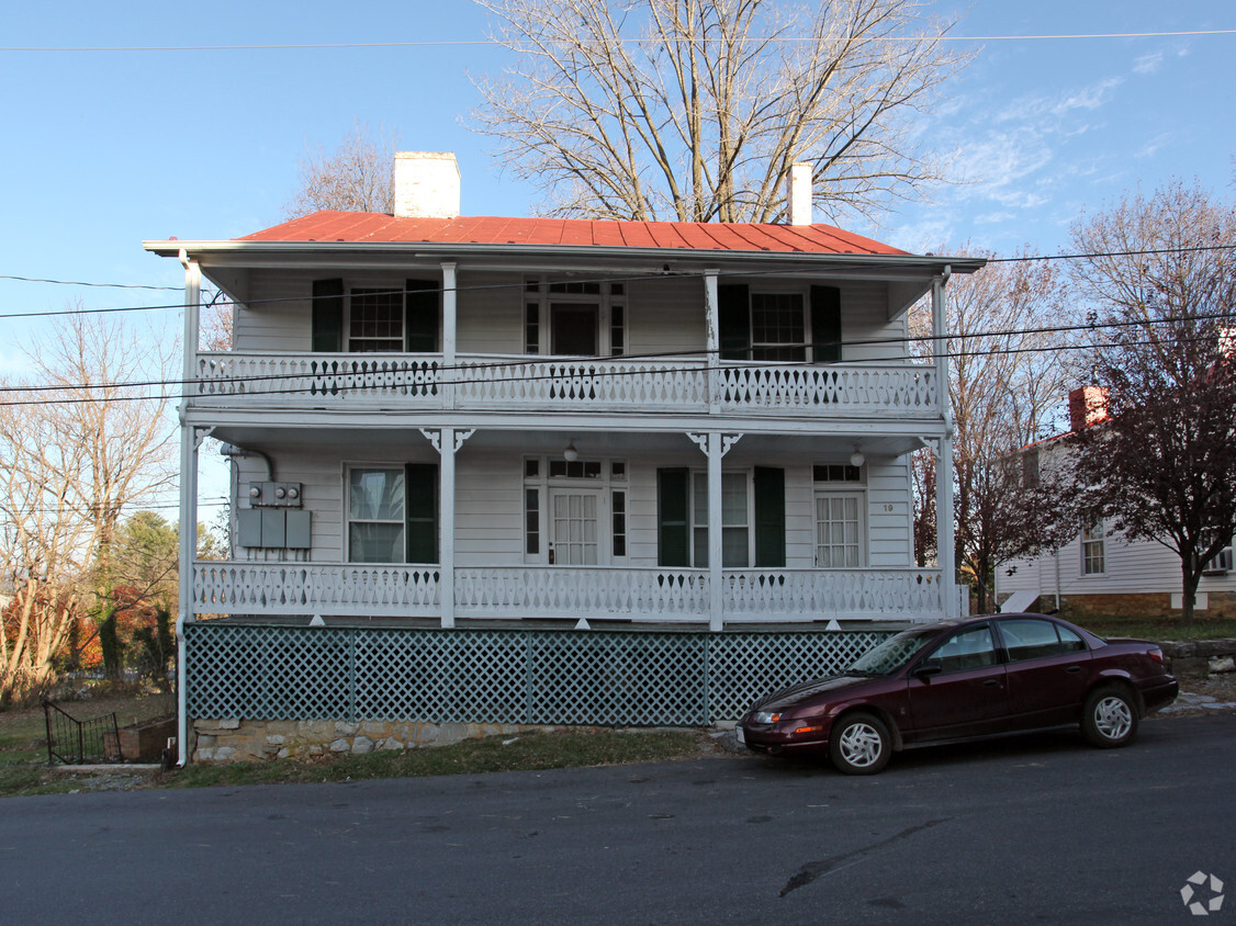 Primary Photo - 19 N Roanoke St