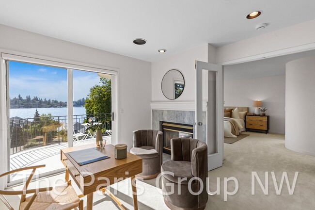 Foto del edificio - Stunning 3 Story Kirkland Water View Home ...