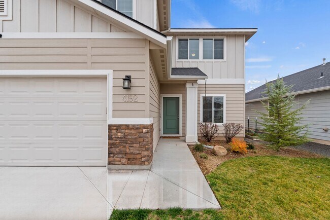 Building Photo - Upgraded 4 Bed 2.5 Bath Home