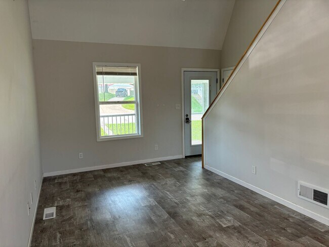 Building Photo - 3 Bedroom, 2 Bathroom House in Clinton, IA