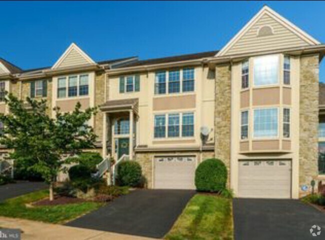 Building Photo - 719 Skywalk Ln