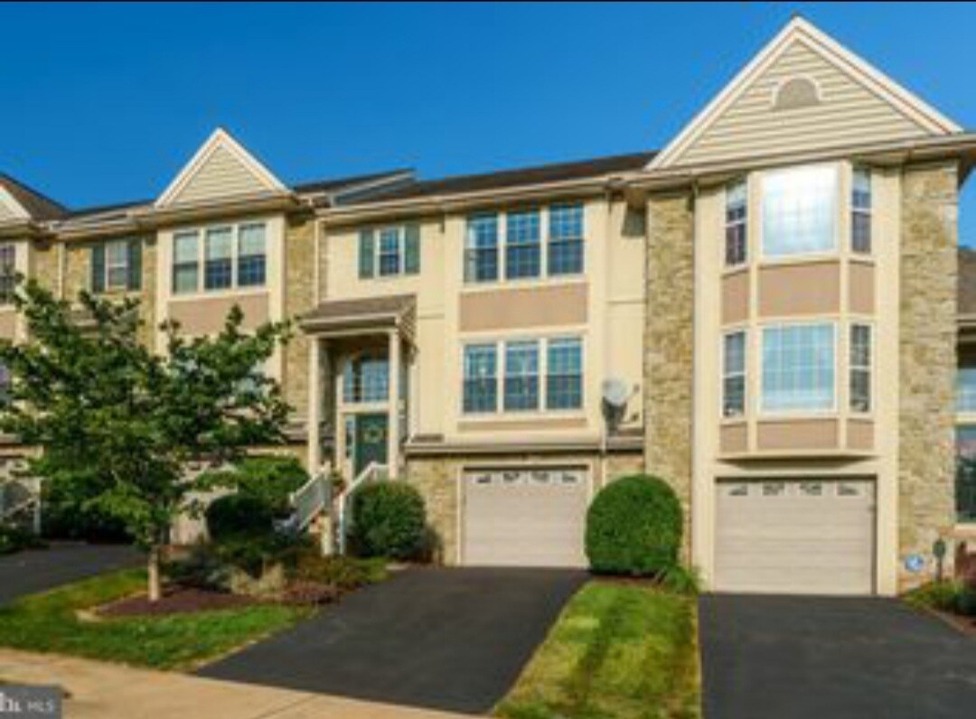 Foto principal - 719 Skywalk Ln