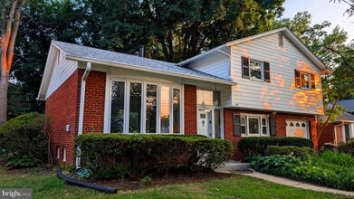 Building Photo - 5908 Greentree Rd
