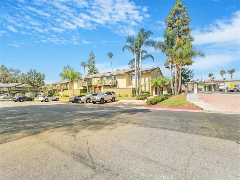 Foto principal - 1440 W Lambert Rd