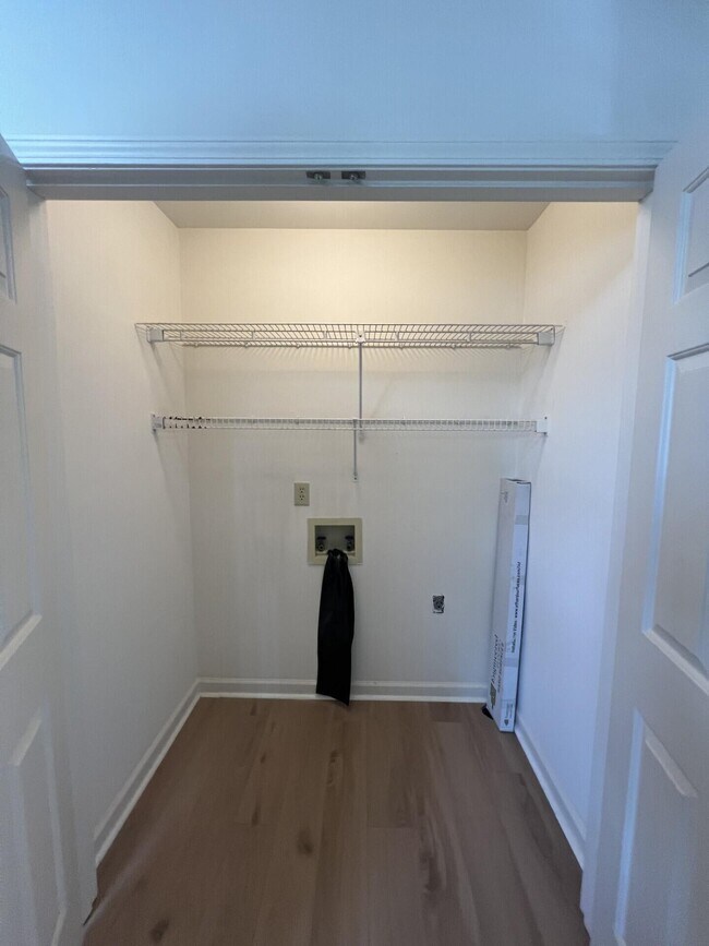 Foto del edificio - 409 Woodview Dr