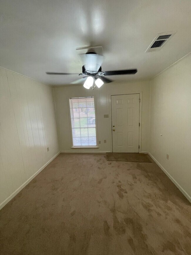 Foto del edificio - 8154-8156 Jefferson Park