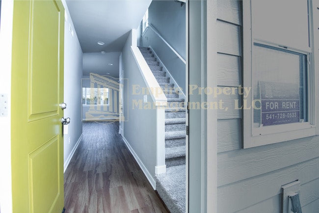 Building Photo - 3604-3606 Phantom Way