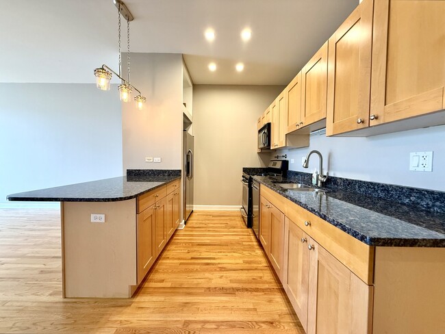 Building Photo - 837 S Western Ave