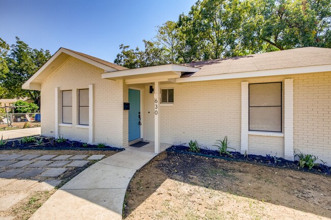 Building Photo - Wonderfully Remodeled Home Now Available!