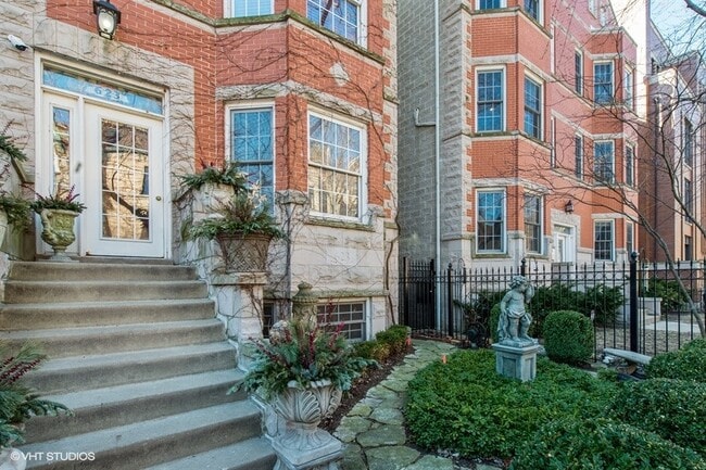 Building Photo - 623 W Briar Pl