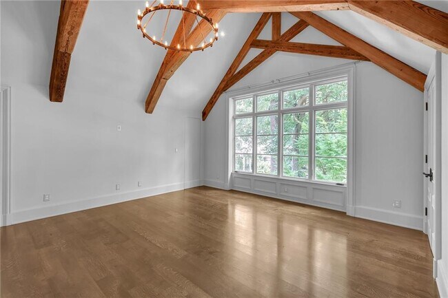 Building Photo - 425 Broadland Rd NW