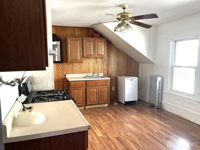 Building Photo - 140 Barnard St