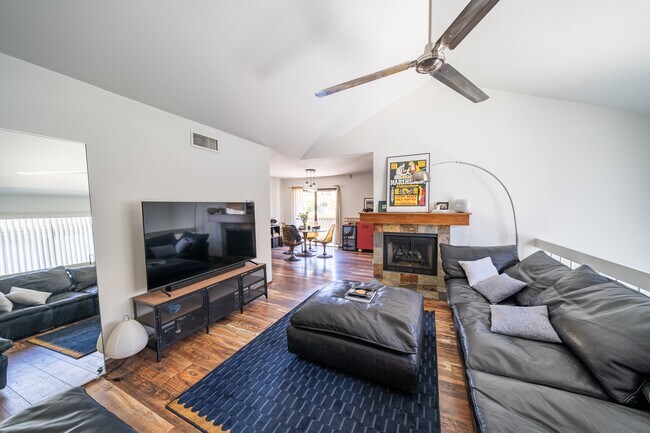 Foto del edificio - 3459 Reynard Way