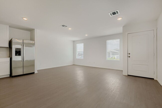 Foto del edificio - First time rental! Brand  new build, brand new appliances, never lived in!
