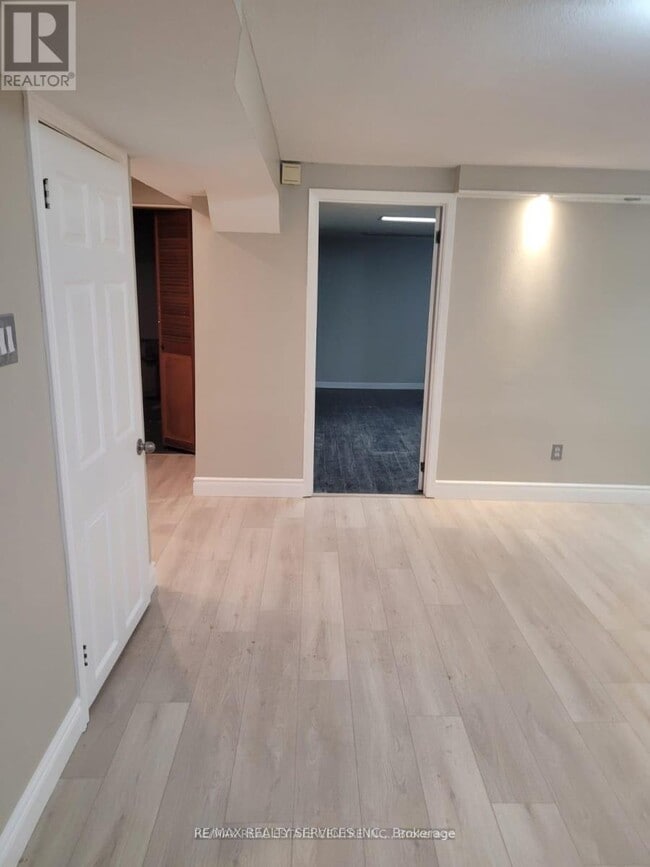 Building Photo - 17 Renny Crescent