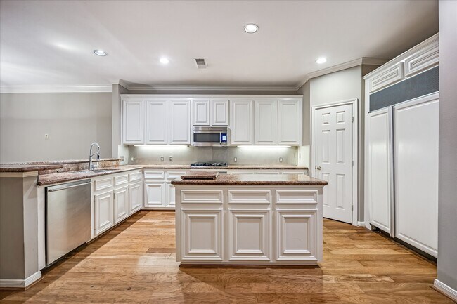 Foto del edificio - 4443 Castle Ct Pl
