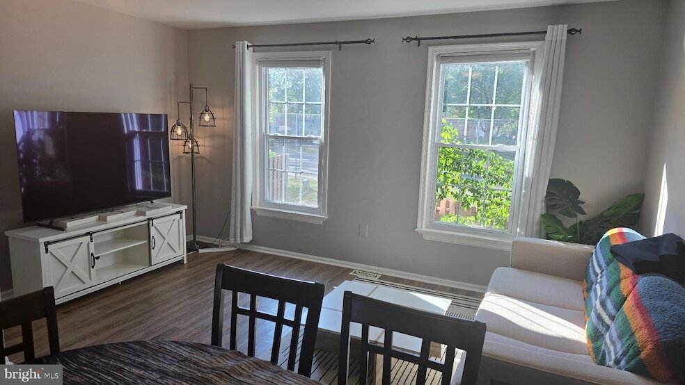 Foto principal - 6628 Ducketts Ln
