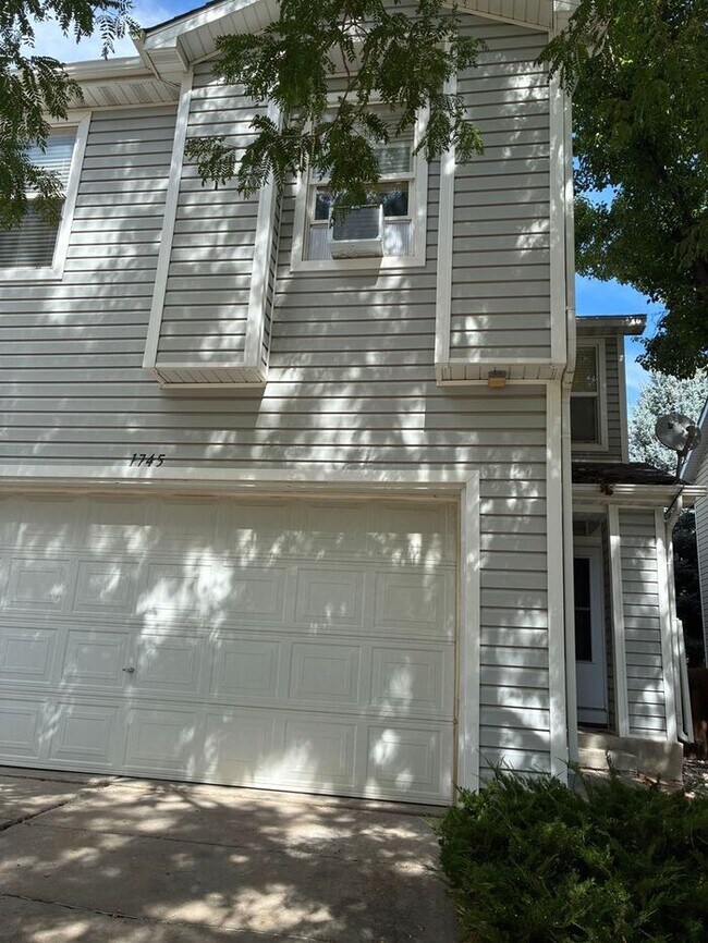 Foto del edificio - 3 Bedroom, 2.5 Bath Townhome with 2 Car At...