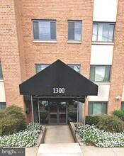 Building Photo - 1300 S Arlington Ridge Rd
