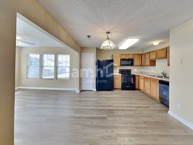 Building Photo - 409 Tighfield Dr