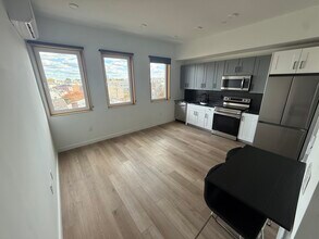 Building Photo - 1308 N Front St