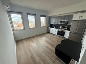 Building Photo - 1308 N Front St