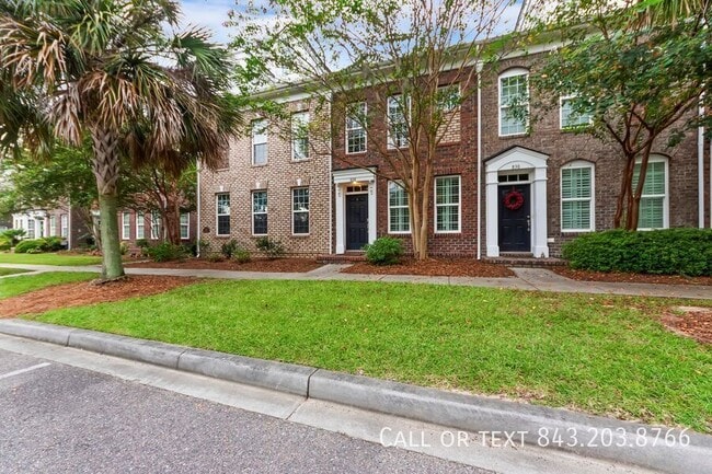 Building Photo - 828 Rue Dr