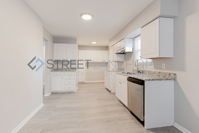 Building Photo - NOW OFFERING $250 OFF FIRST FULL MONTH IF ...