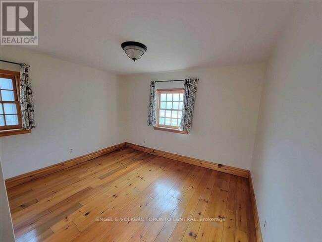 Building Photo - 1327 Mineola Gardens