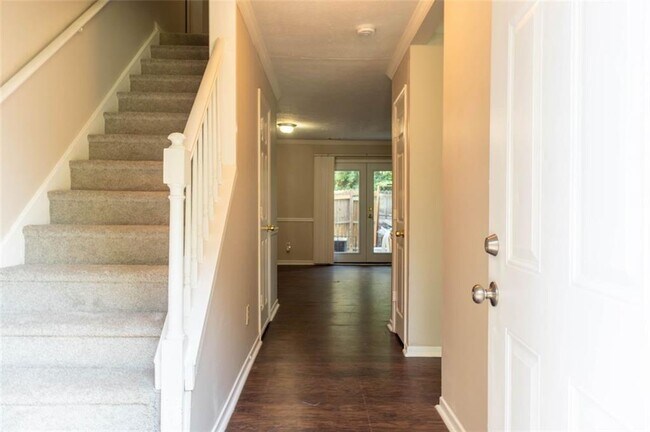 Foto del edificio - 721 Redland Dr