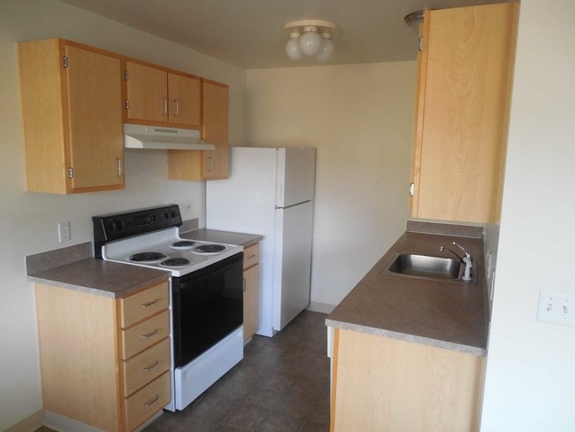 1BR/1BA 675 sf - Conifer Place