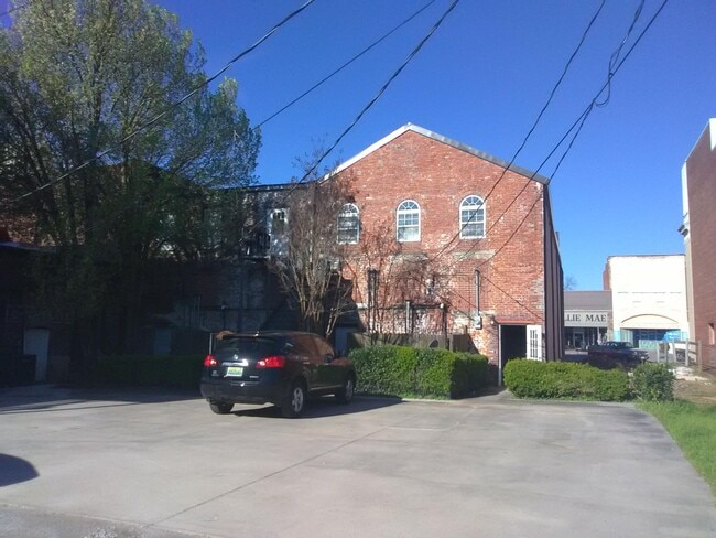 Building Photo - 111 S Main St