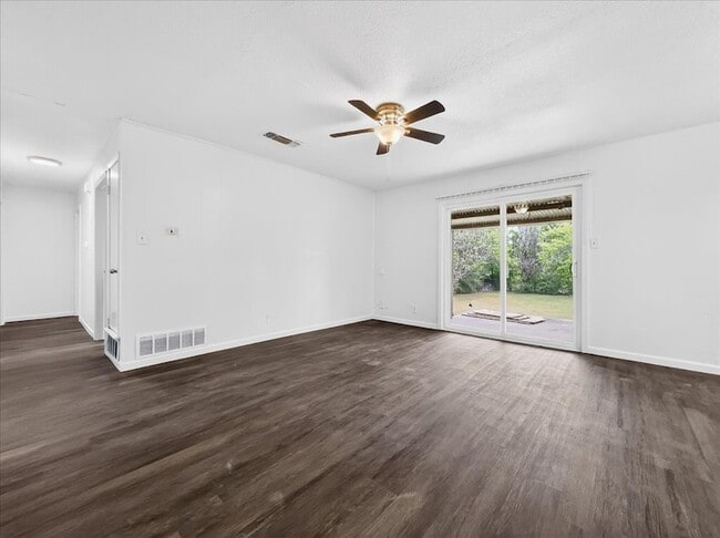 Foto del edificio - 2521 Putnam St
