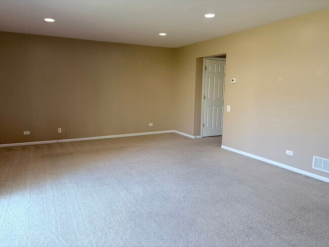 Building Photo - 1428 W Sapphire Dr