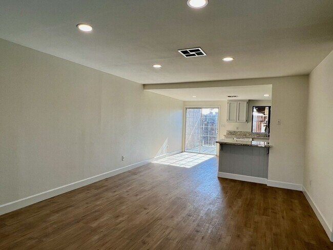 Foto del edificio - Renovated 3-Bedroom Home with 2-Car Garage in Quailwood