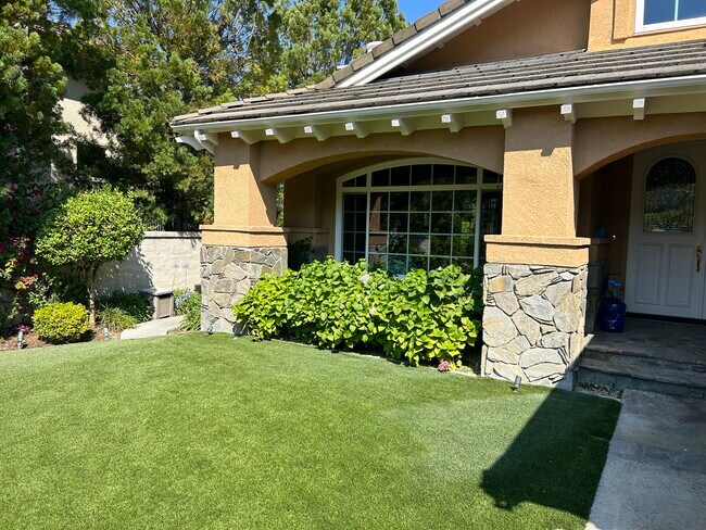 Building Photo - 6 Quail Pl